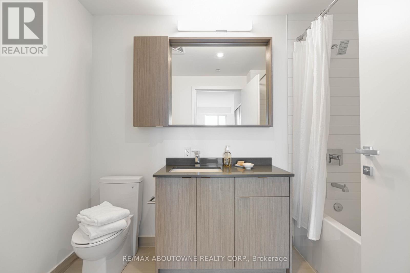 A1004 - 125 Bronte Road, Oakville, Ontario  L6L 0H2 - Photo 9 - W12454037
