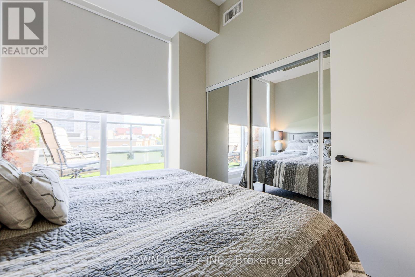 403 - 370 Martha Street, Burlington, Ontario  L7R 0G9 - Photo 10 - W12454062