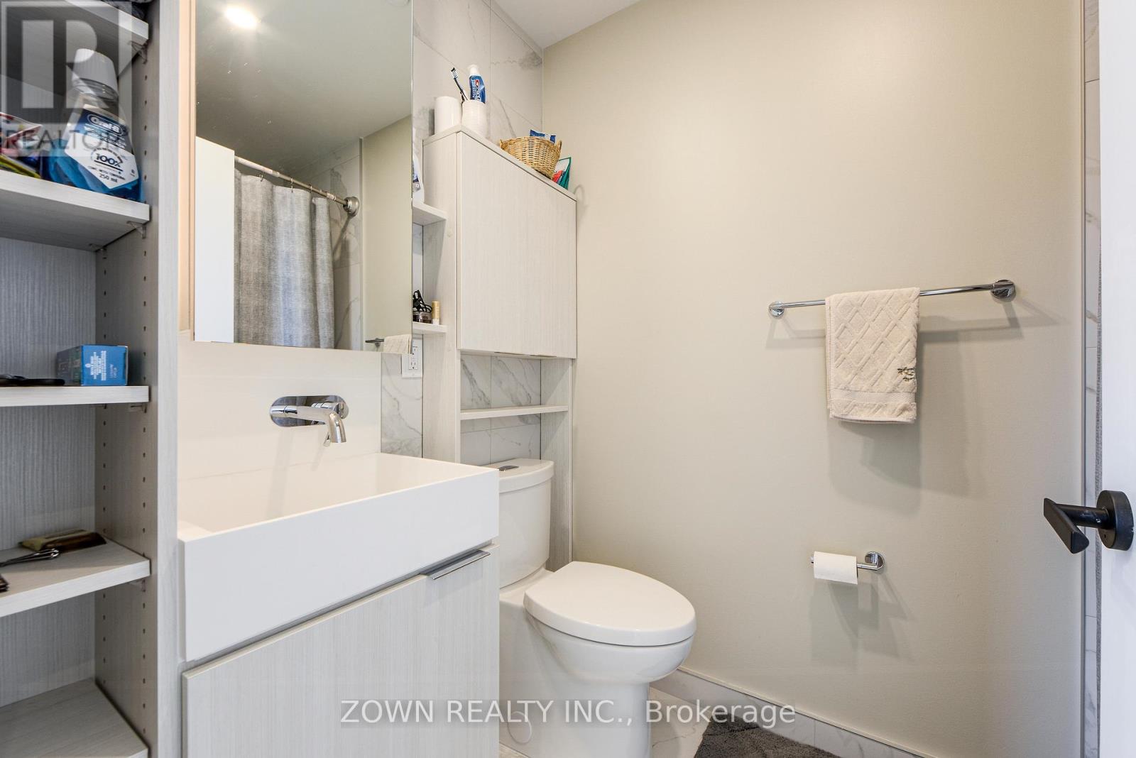 403 - 370 Martha Street, Burlington, Ontario  L7R 0G9 - Photo 12 - W12454062