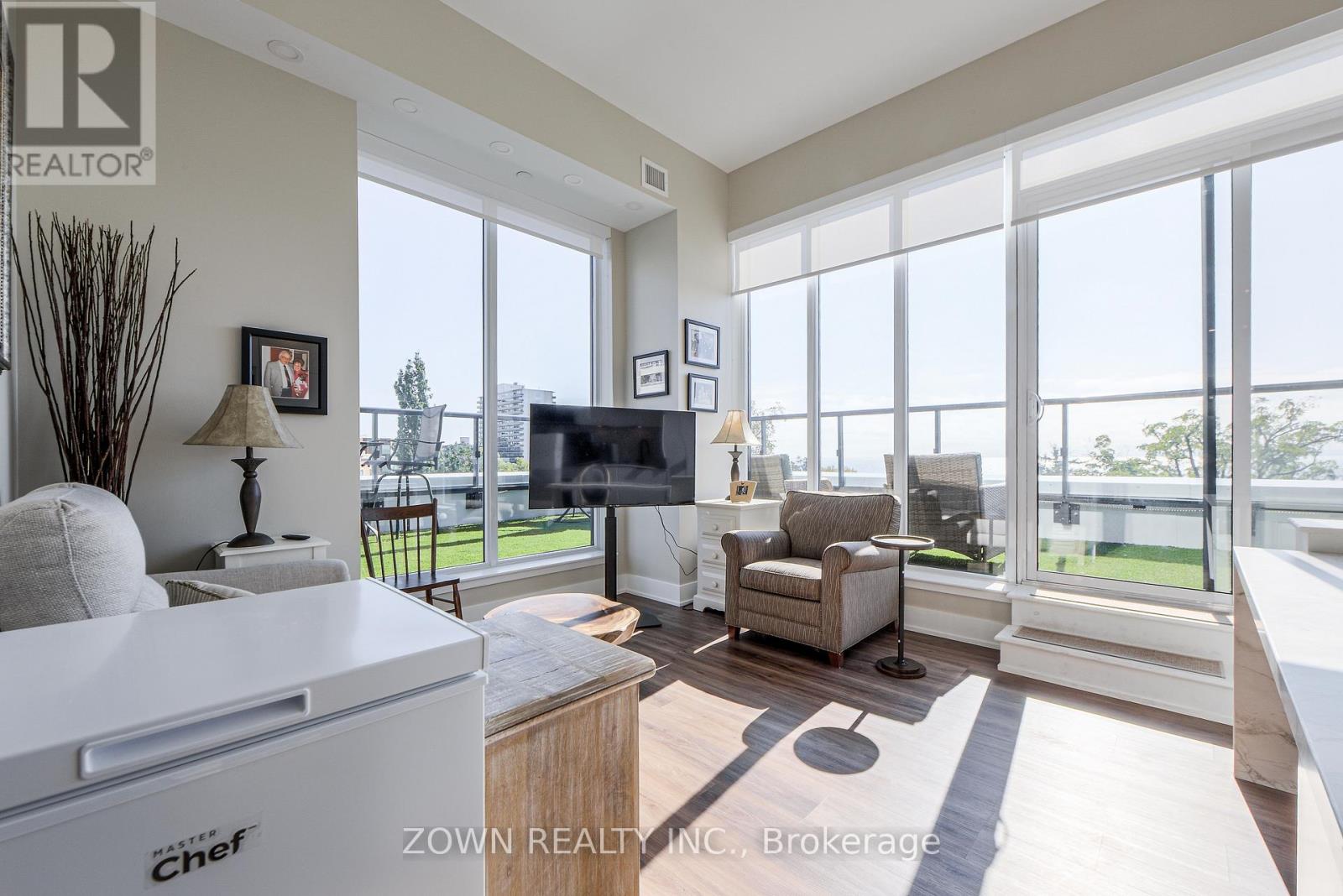 403 - 370 Martha Street, Burlington, Ontario  L7R 0G9 - Photo 14 - W12454062