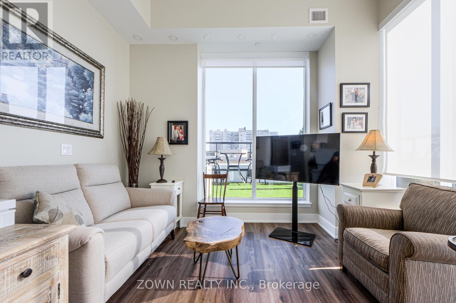 403 - 370 Martha Street, Burlington, Ontario  L7R 0G9 - Photo 6 - W12454062