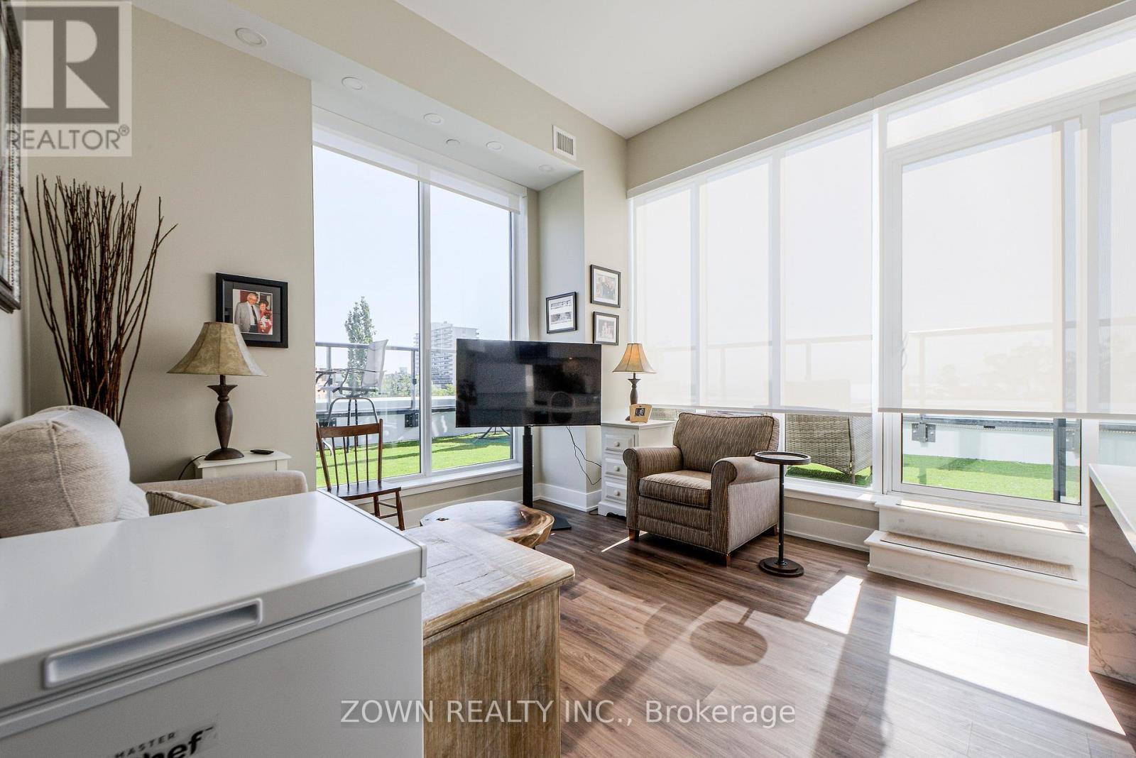 403 - 370 Martha Street, Burlington, Ontario  L7R 0G9 - Photo 7 - W12454062
