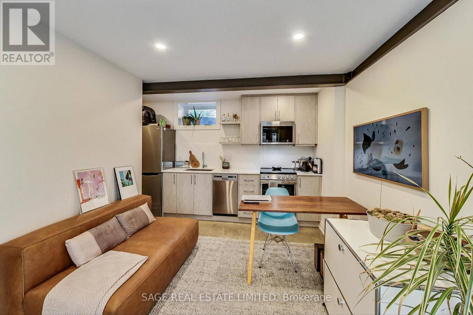 Lower - 219 Quebec Avenue, Toronto, Ontario  M6P 2T9 - Photo 3 - W12454063