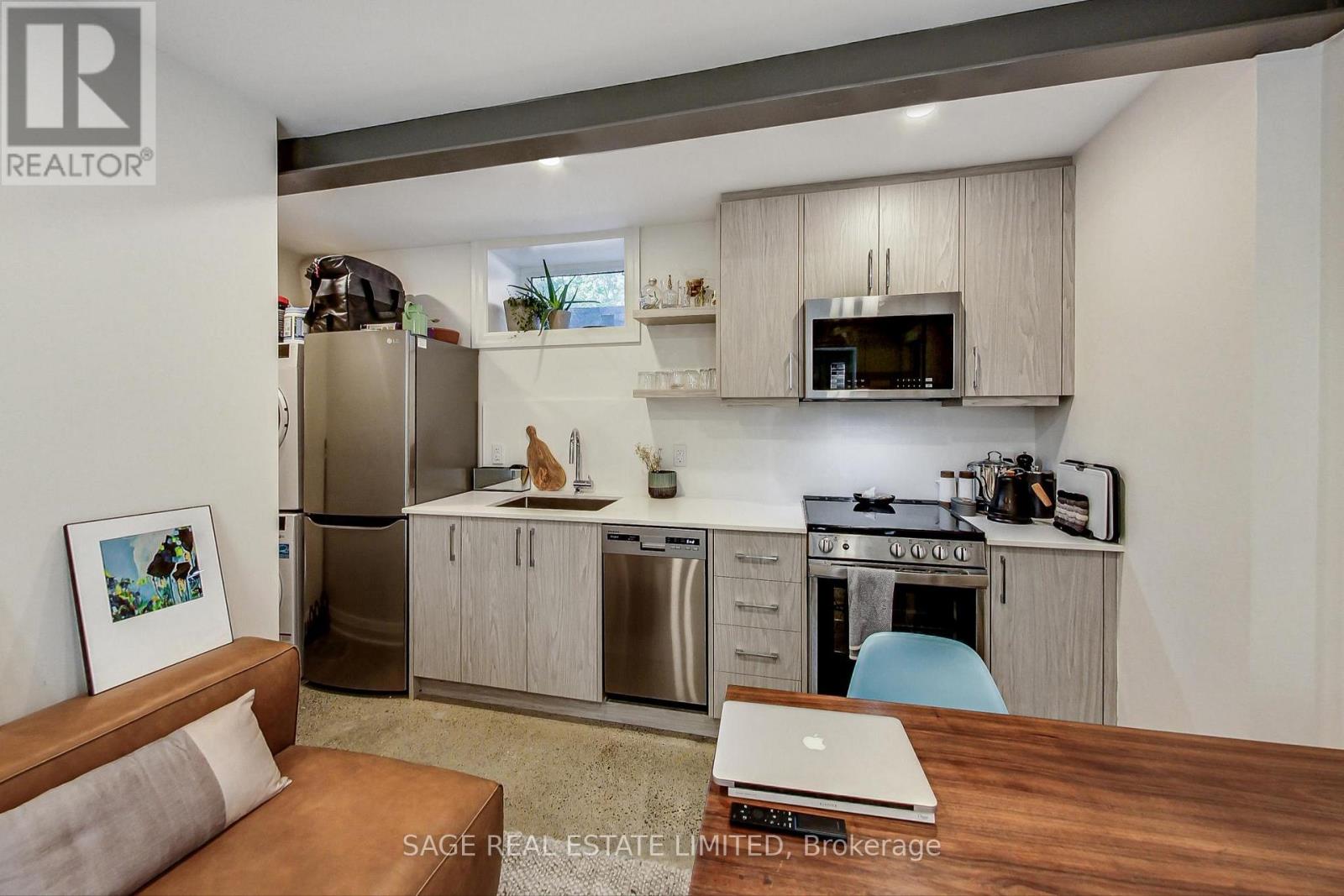Lower - 219 Quebec Avenue, Toronto, Ontario  M6P 2T9 - Photo 4 - W12454063
