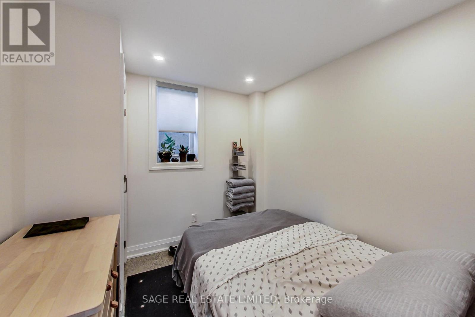 Lower - 219 Quebec Avenue, Toronto, Ontario  M6P 2T9 - Photo 7 - W12454063