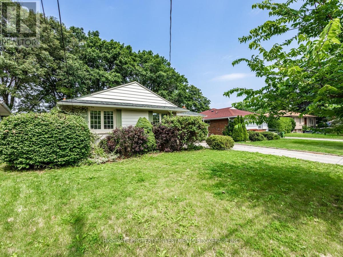 82 RAVENSCREST DRIVE, Toronto, Ontario