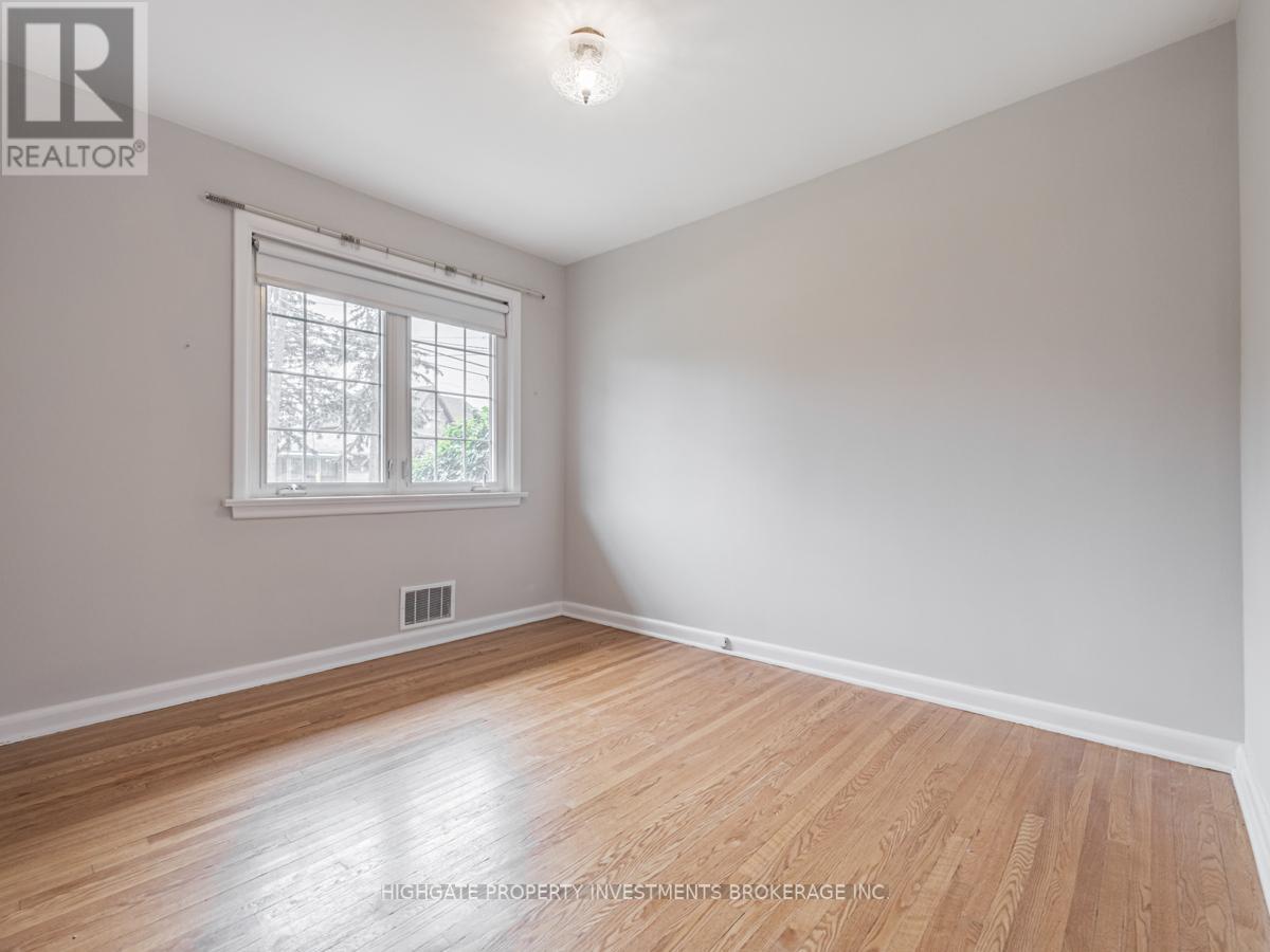 82 Ravenscrest Drive, Toronto, Ontario  M9B 5N3 - Photo 12 - W12454074