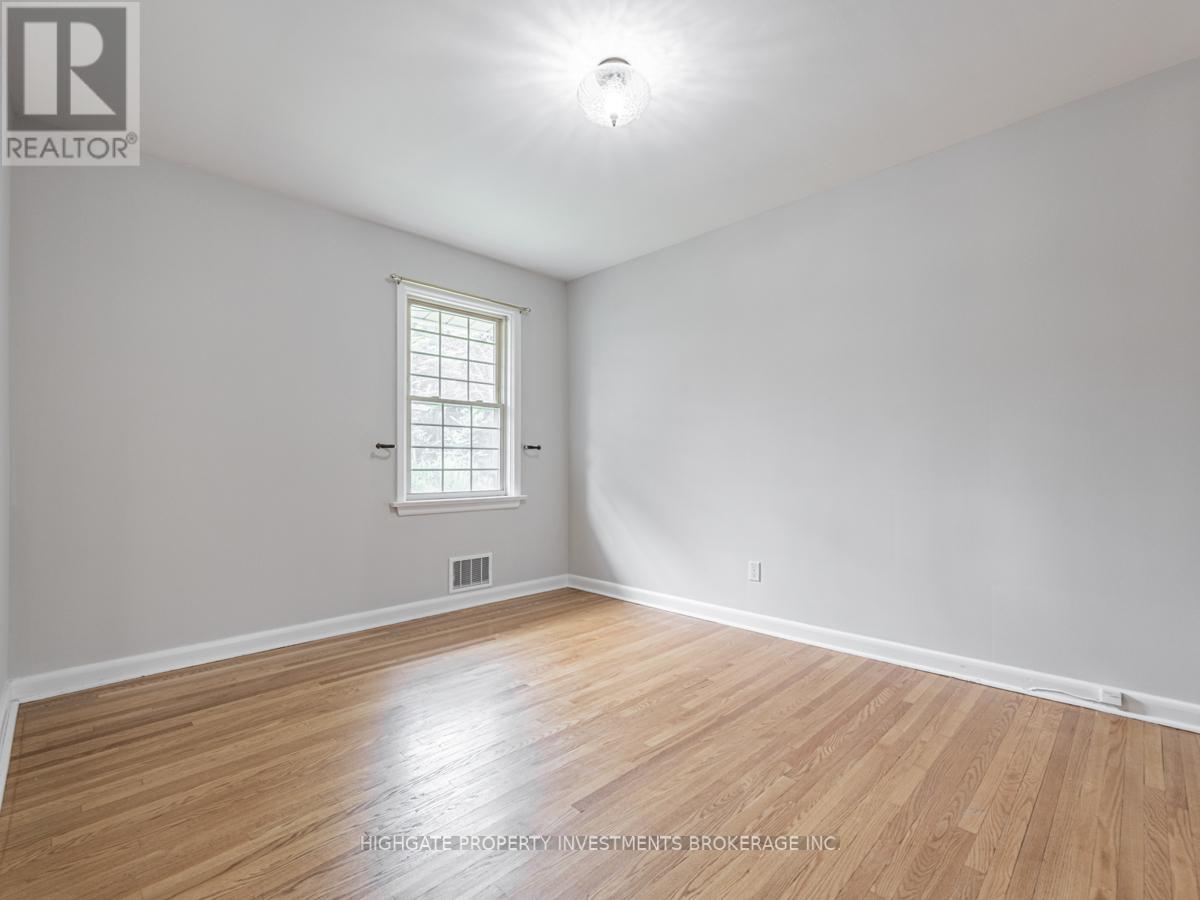 82 Ravenscrest Drive, Toronto, Ontario  M9B 5N3 - Photo 13 - W12454074
