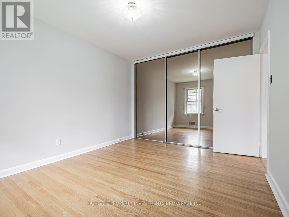 82 Ravenscrest Drive, Toronto, Ontario  M9B 5N3 - Photo 14 - W12454074