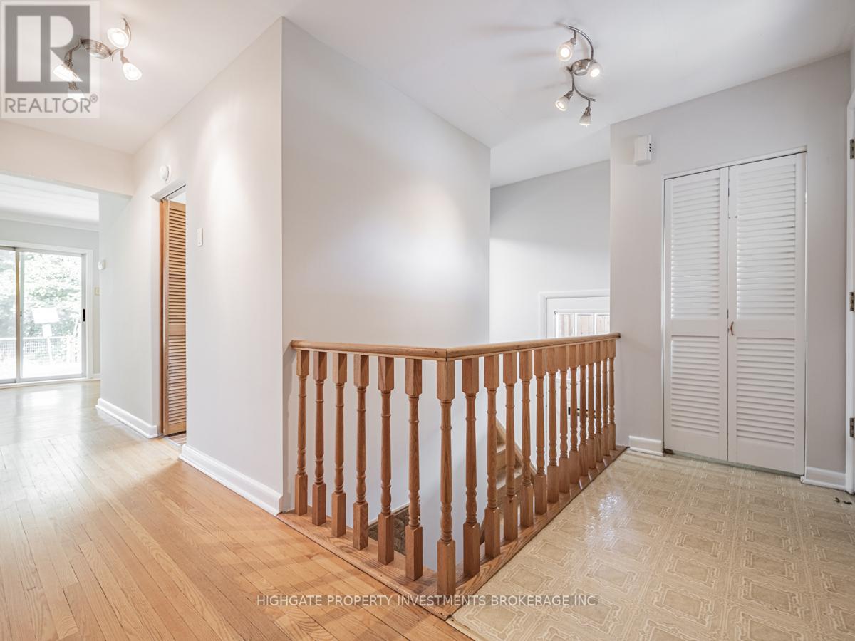 82 Ravenscrest Drive, Toronto, Ontario  M9B 5N3 - Photo 16 - W12454074