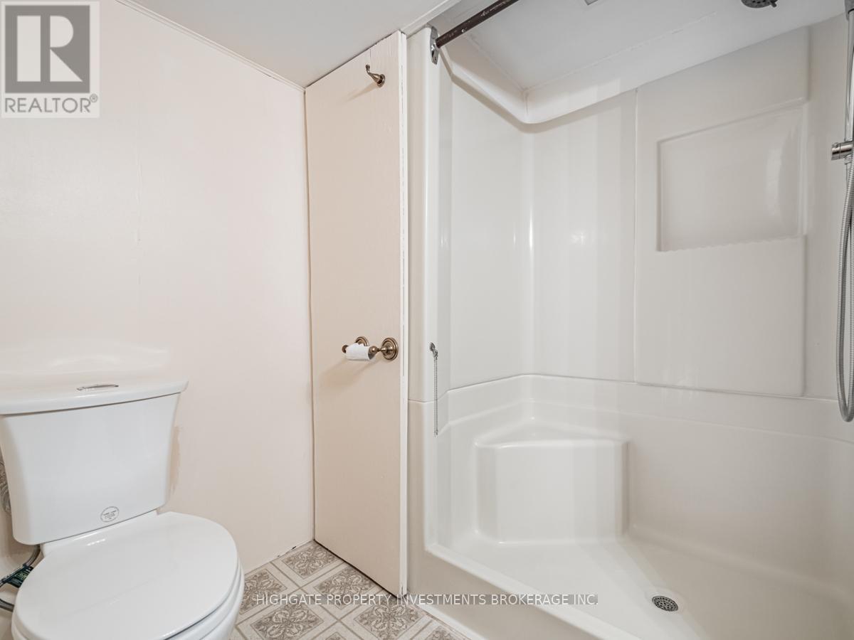 82 Ravenscrest Drive, Toronto, Ontario  M9B 5N3 - Photo 27 - W12454074
