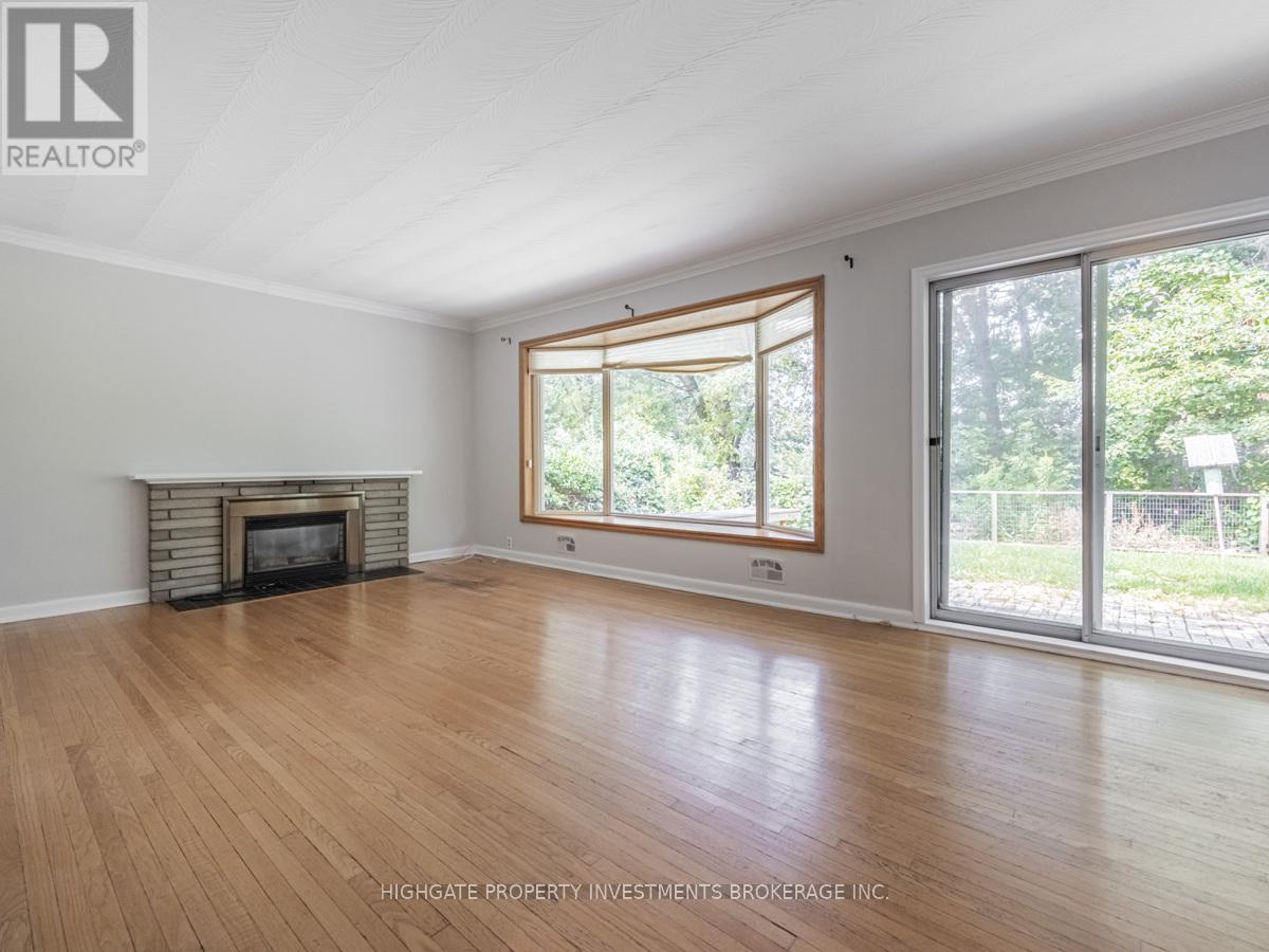 82 Ravenscrest Drive, Toronto, Ontario  M9B 5N3 - Photo 4 - W12454074