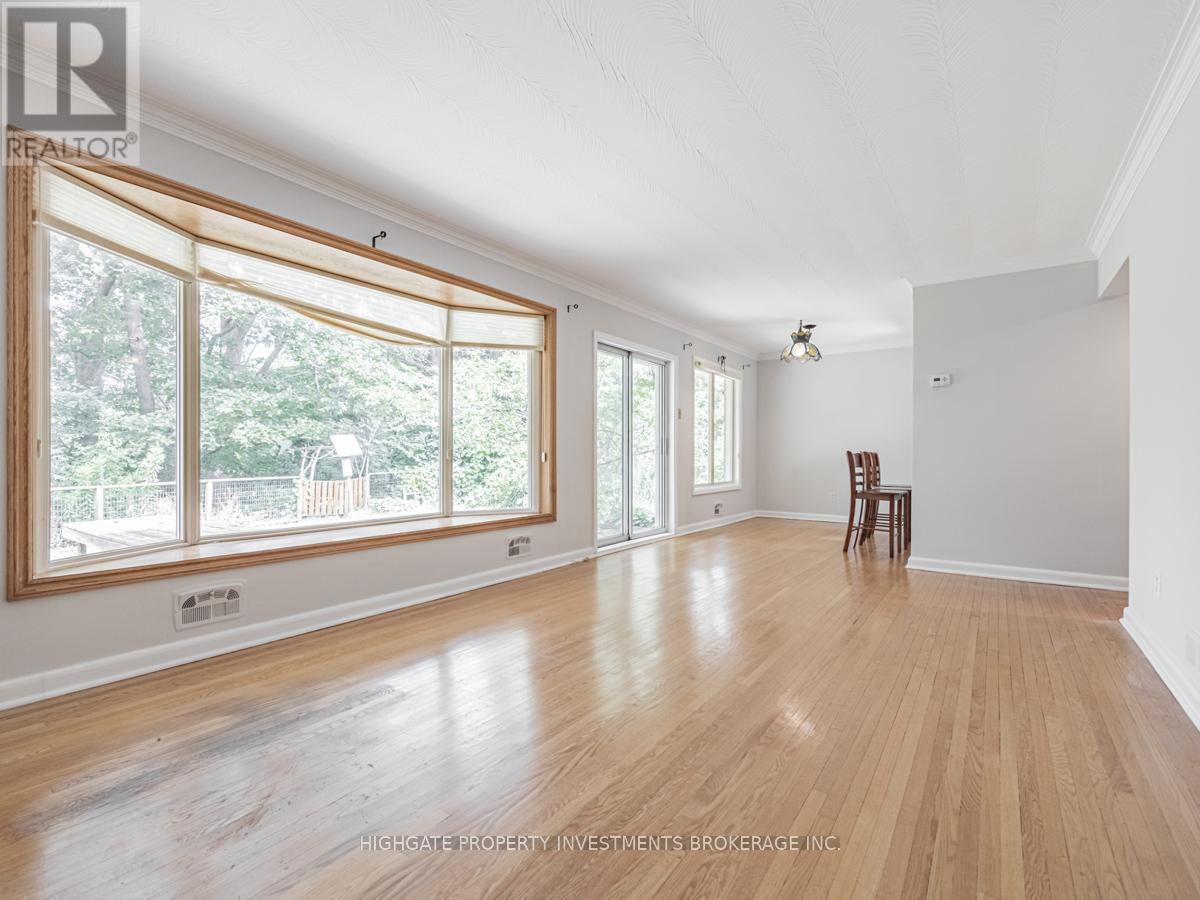 82 Ravenscrest Drive, Toronto, Ontario  M9B 5N3 - Photo 5 - W12454074