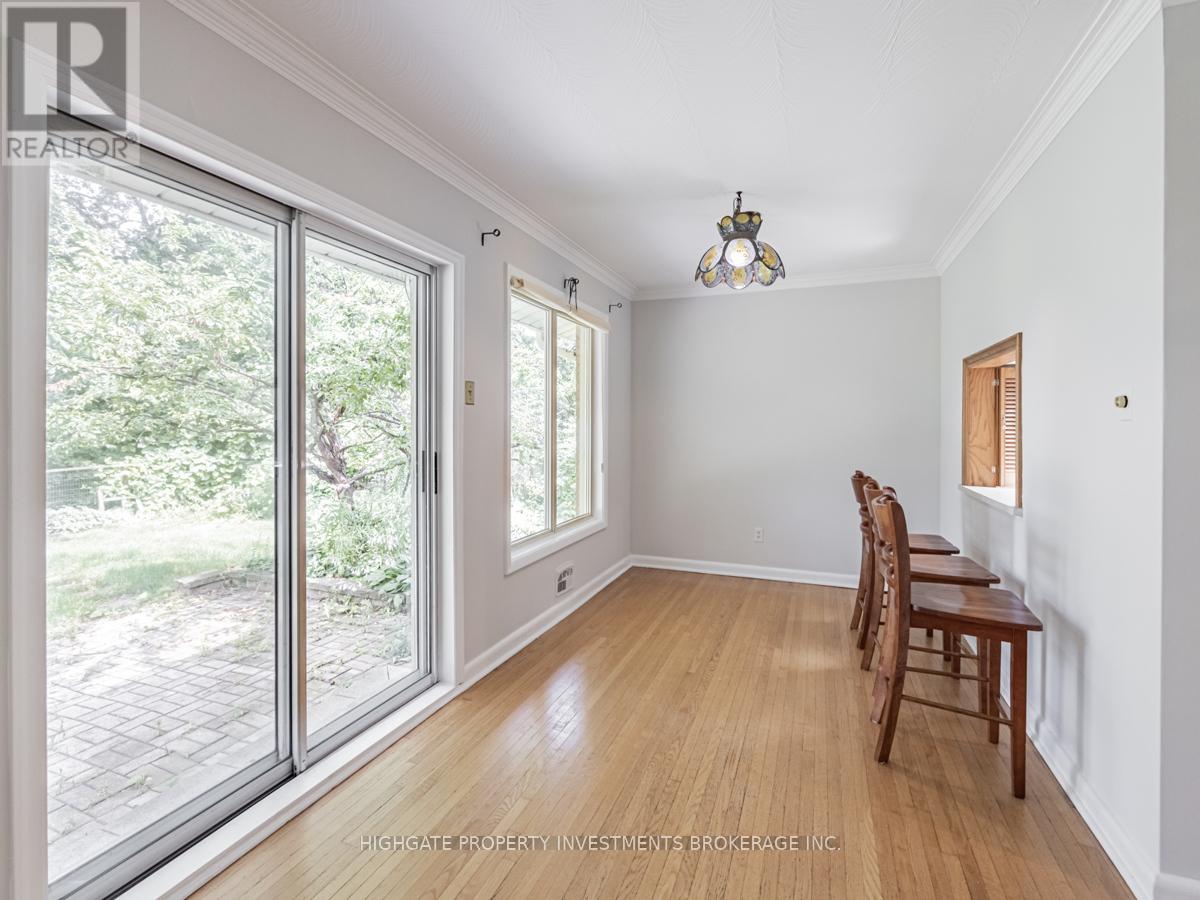 82 Ravenscrest Drive, Toronto, Ontario  M9B 5N3 - Photo 6 - W12454074