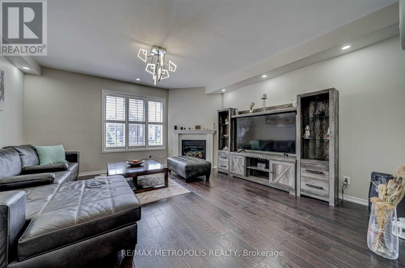 183 - 128 Cedar Lake Crescent, Brampton, Ontario  L6Y 0W3 - Photo 2 - W12454077