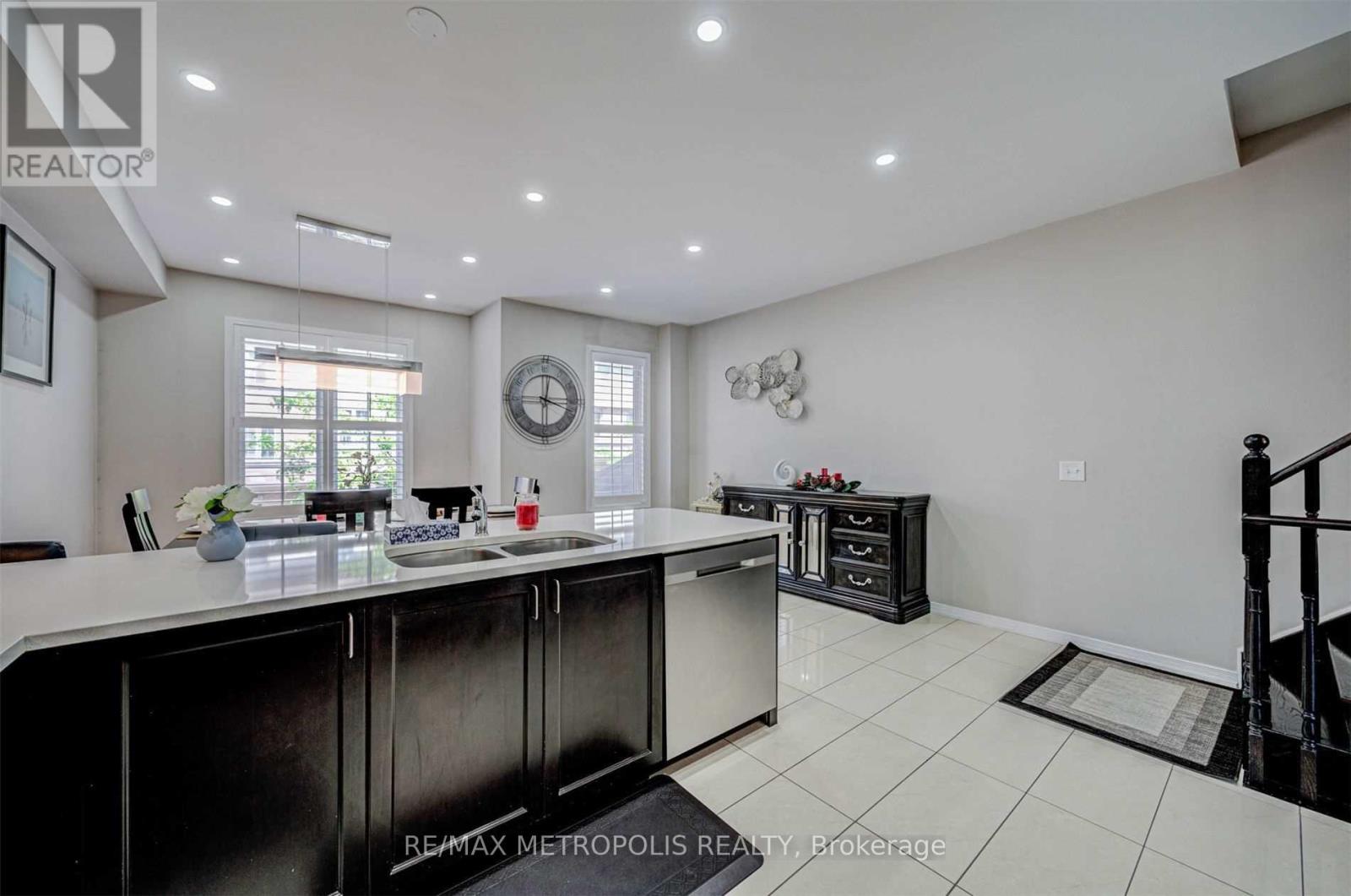183 - 128 Cedar Lake Crescent, Brampton, Ontario  L6Y 0W3 - Photo 8 - W12454077