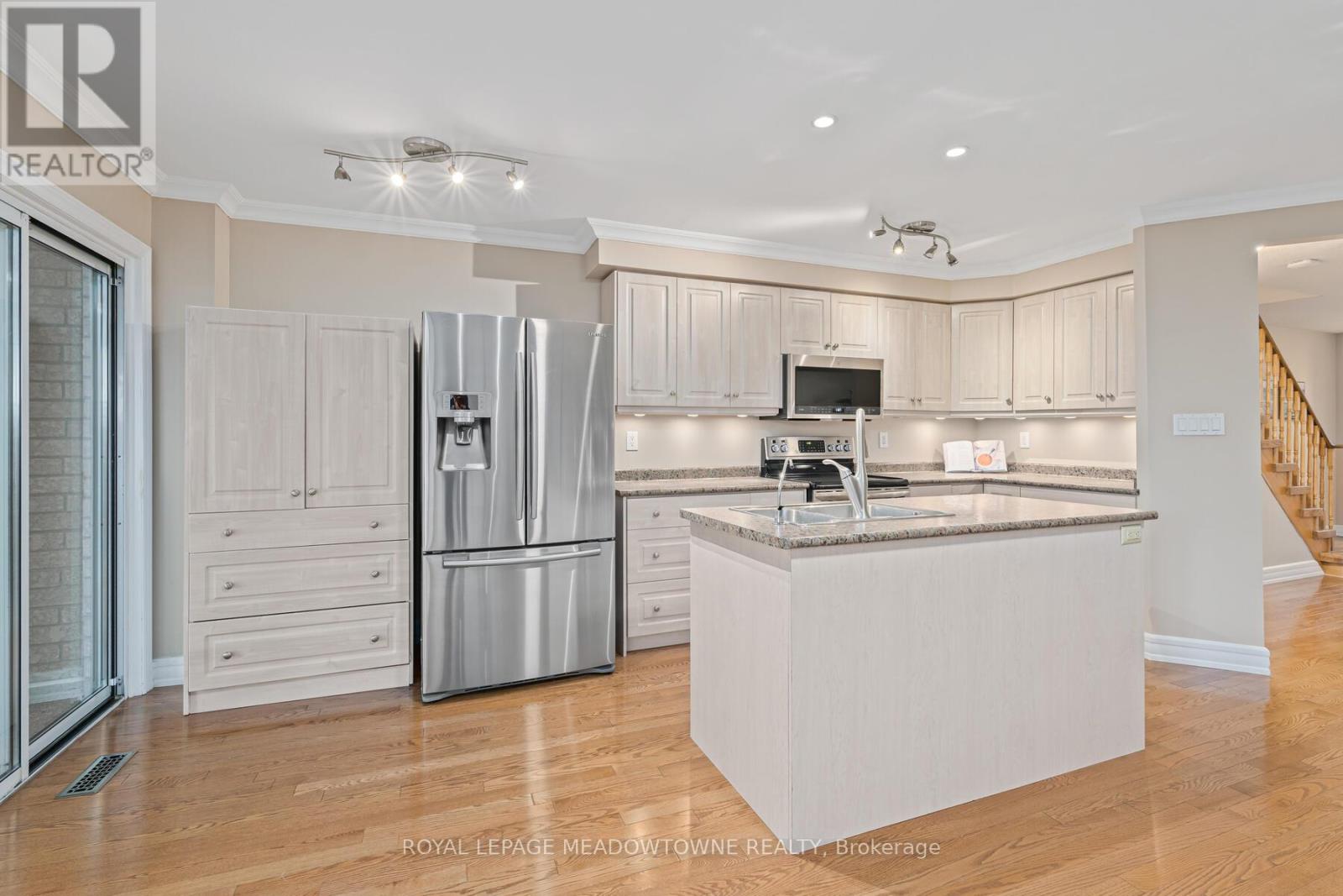 44 James Young Drive, Halton Hills, Ontario  L7G 5S5 - Photo 15 - W12454086