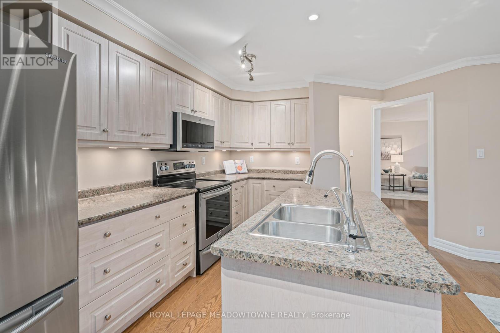 44 James Young Drive, Halton Hills, Ontario  L7G 5S5 - Photo 16 - W12454086