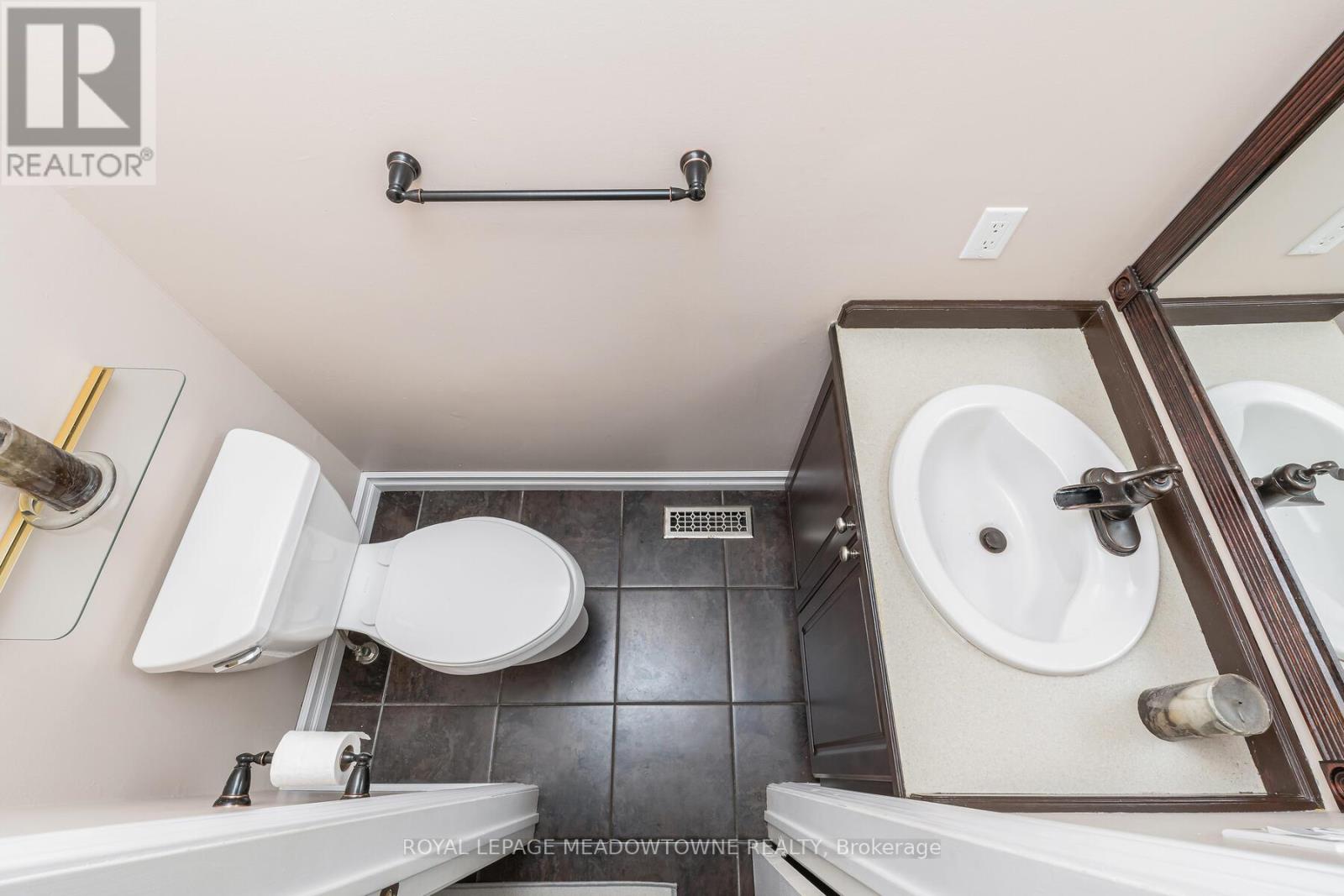 44 James Young Drive, Halton Hills, Ontario  L7G 5S5 - Photo 18 - W12454086