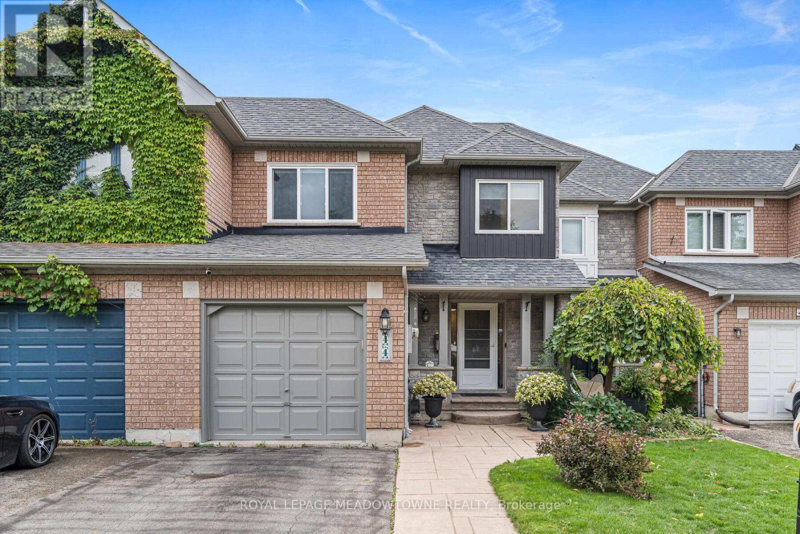 44 James Young Drive, Halton Hills, Ontario  L7G 5S5 - Photo 2 - W12454086