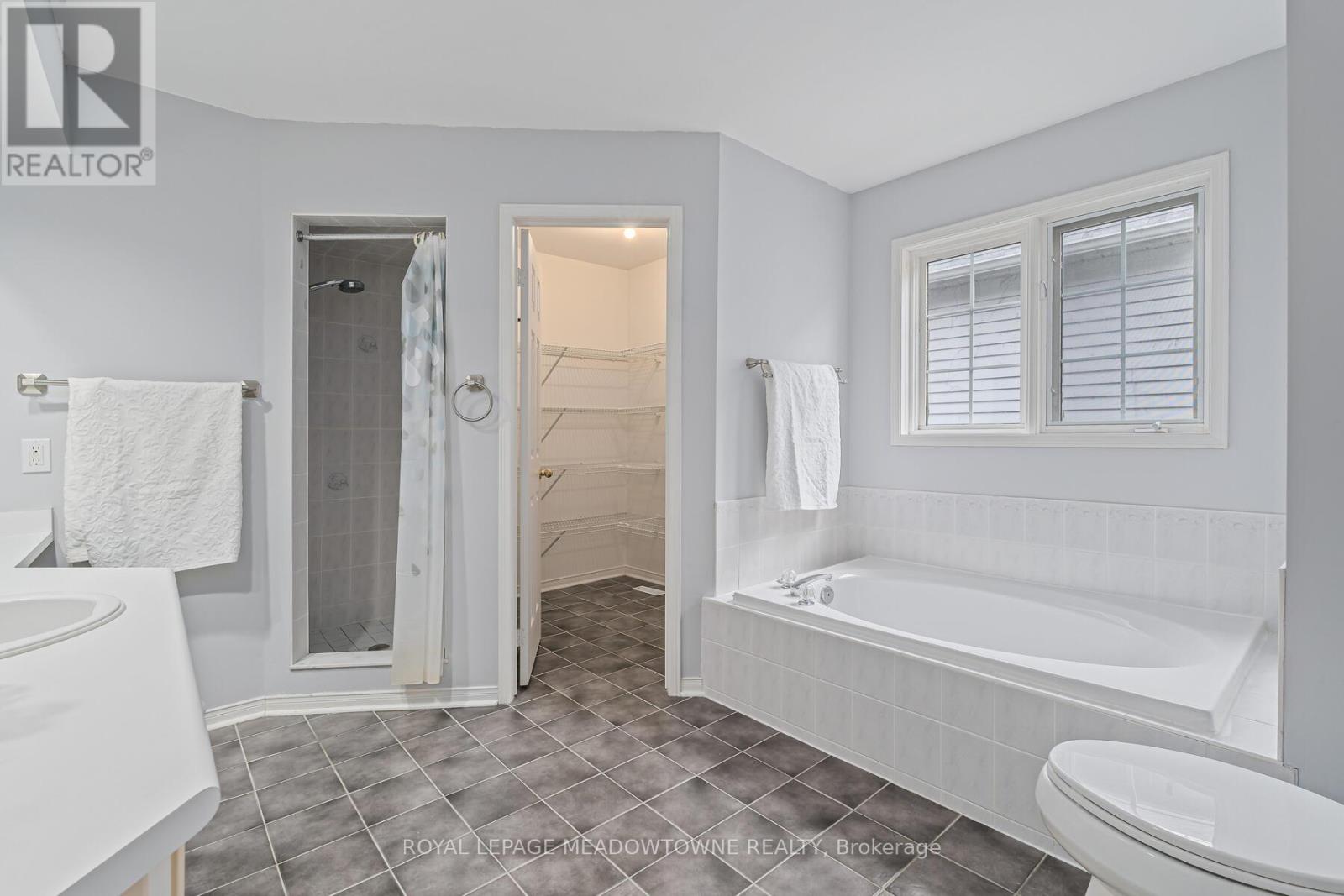 44 James Young Drive, Halton Hills, Ontario  L7G 5S5 - Photo 25 - W12454086
