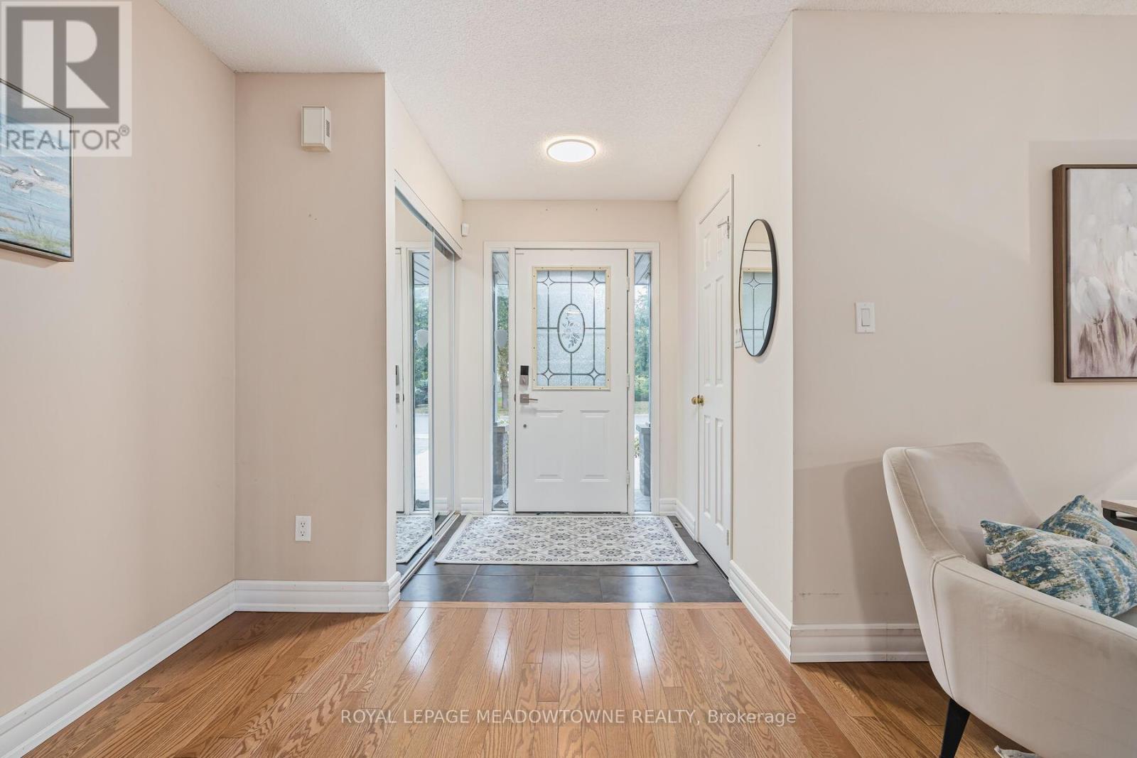 44 James Young Drive, Halton Hills, Ontario  L7G 5S5 - Photo 4 - W12454086