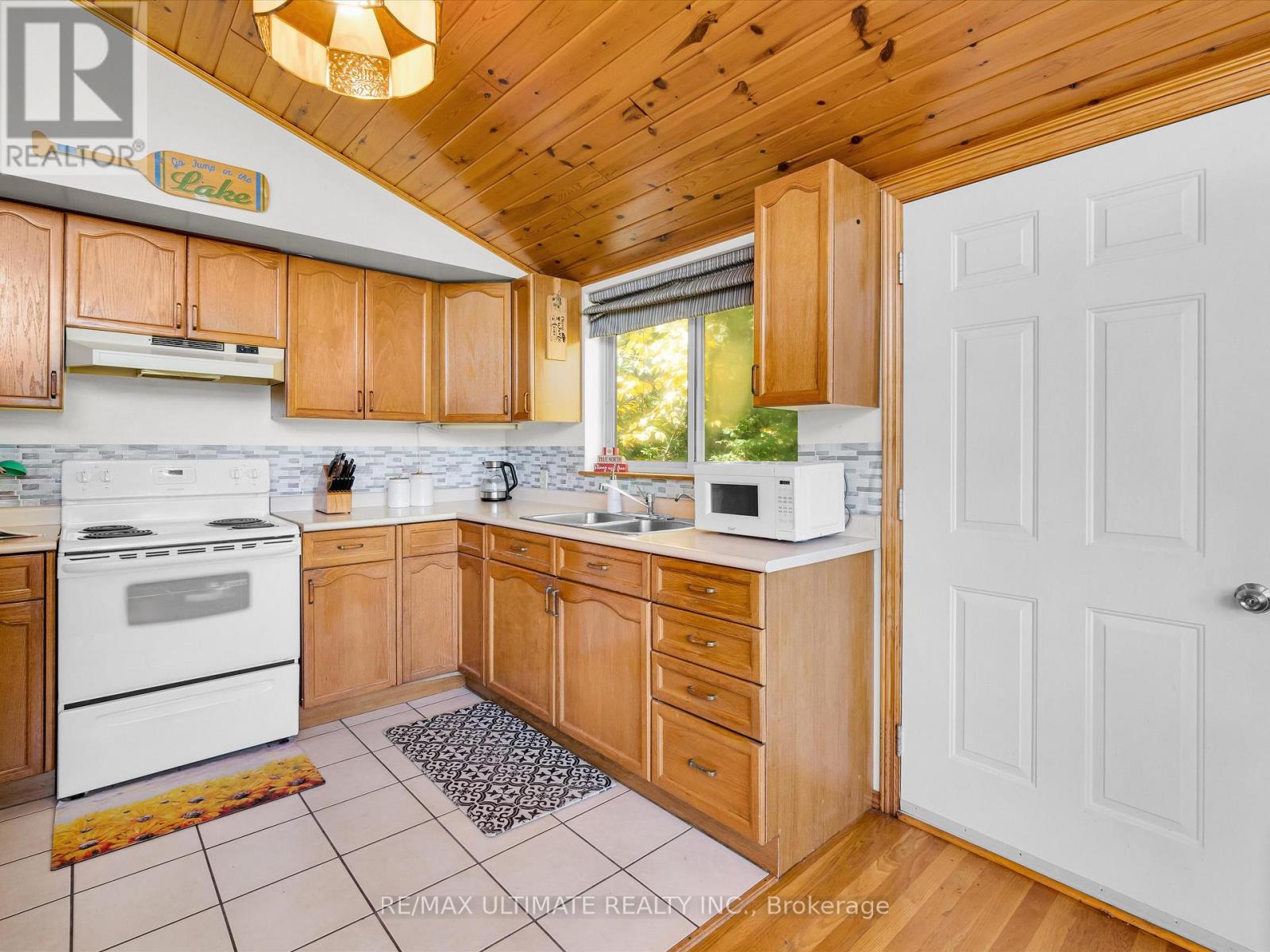 343 Sherwood Drive, Perry, Ontario  P1H 2J6 - Photo 14 - X12452775