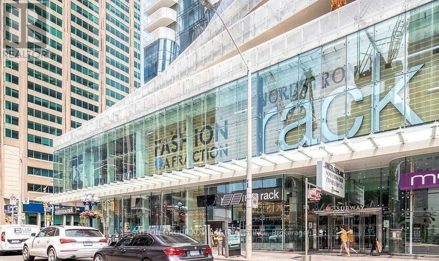 1012 - 1 Bloor Street E, Toronto, Ontario  M4W 1A3 - Photo 36 - C12454078