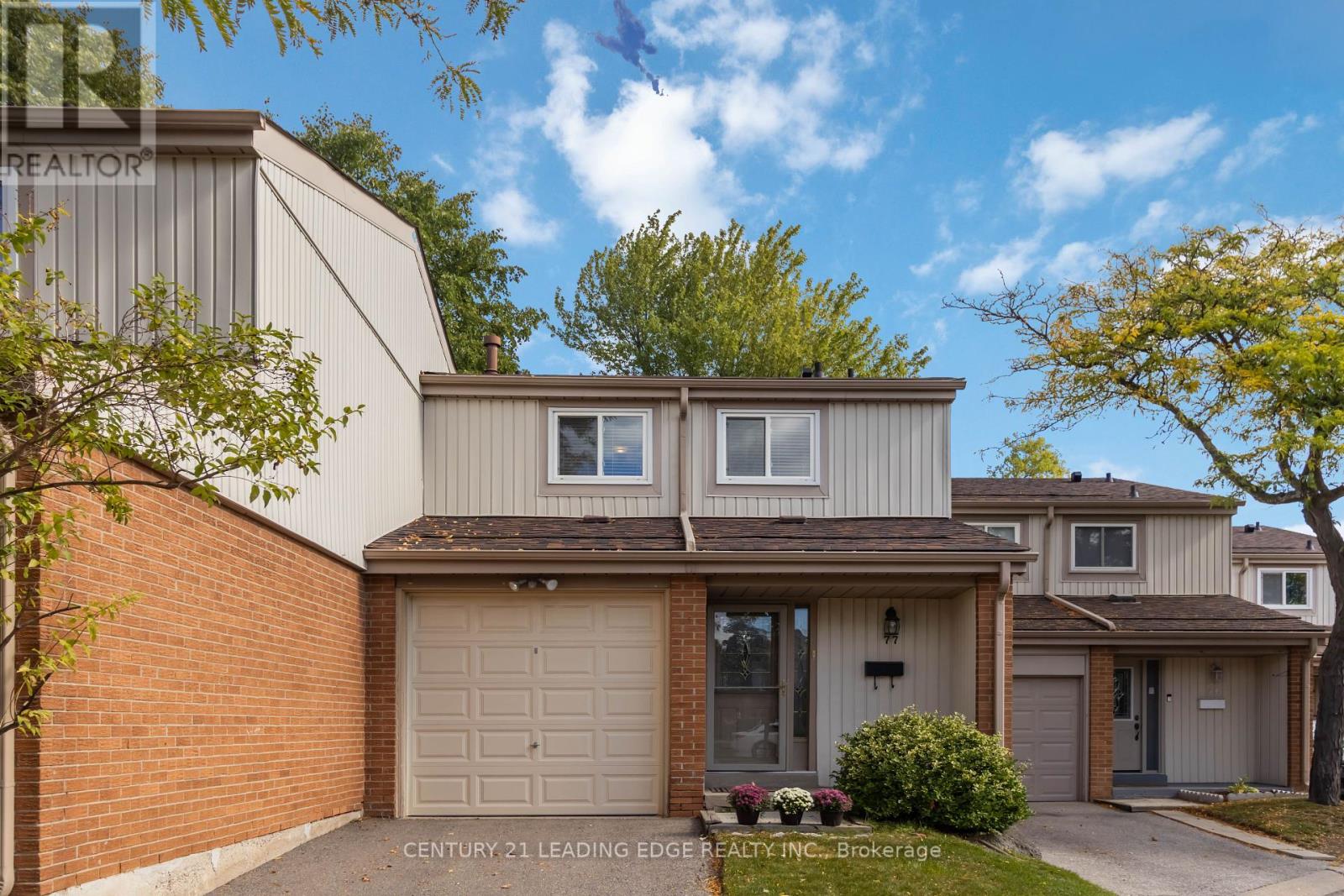 <div class="slider-price">$674,999</div><p>77 - 3339 Council Ring Road, Mississauga, Ontario</p>