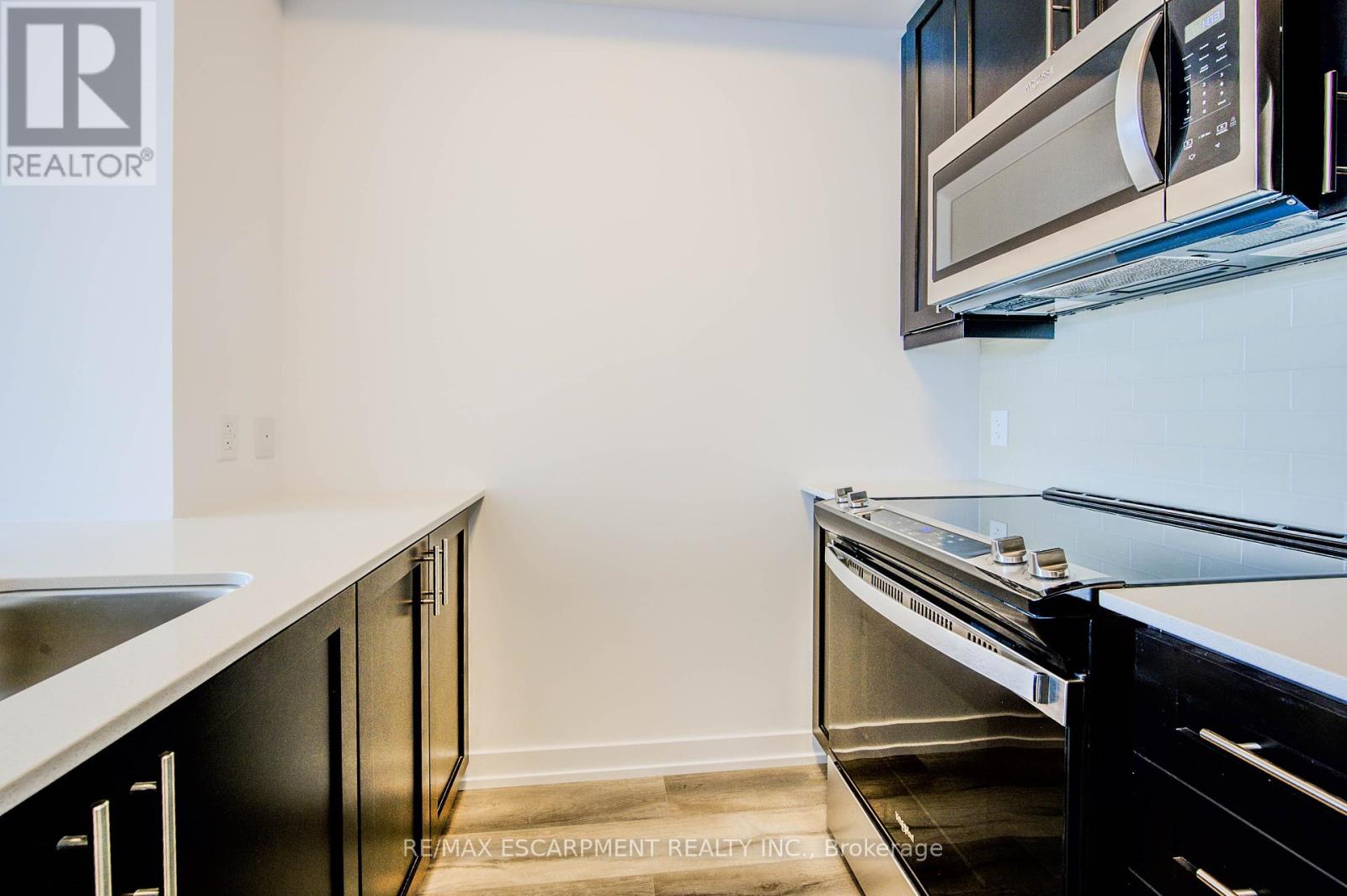 435 - 10 Mallard Trail E, Hamilton, Ontario  L0R 2H1 - Photo 11 - X12427557