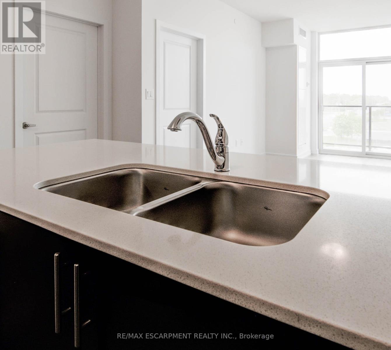 435 - 10 Mallard Trail E, Hamilton, Ontario  L0R 2H1 - Photo 12 - X12427557