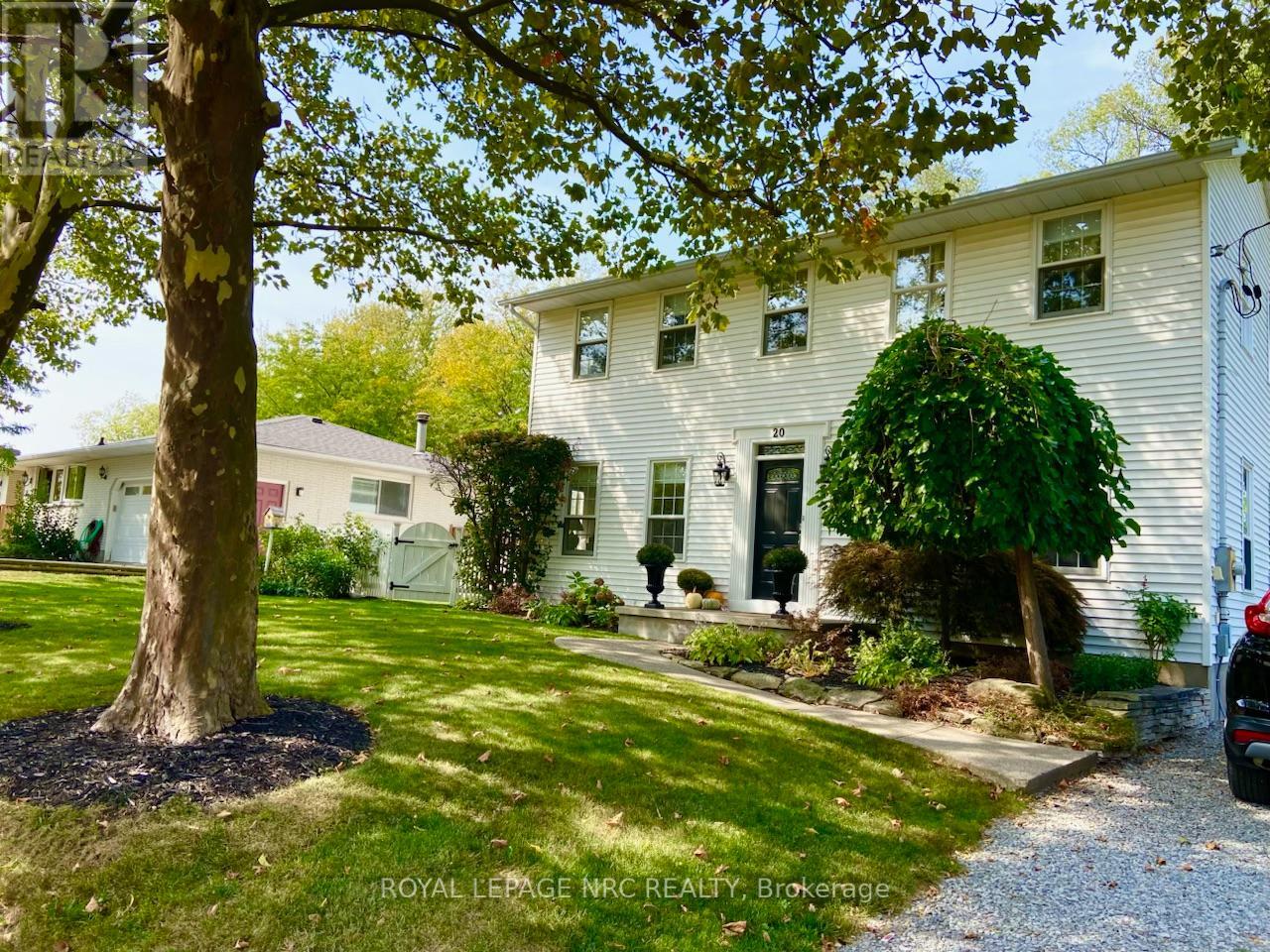 20 Dumfries Street, Niagara-On-The-Lake, Ontario  L0S 1J0 - Photo 3 - X12454110