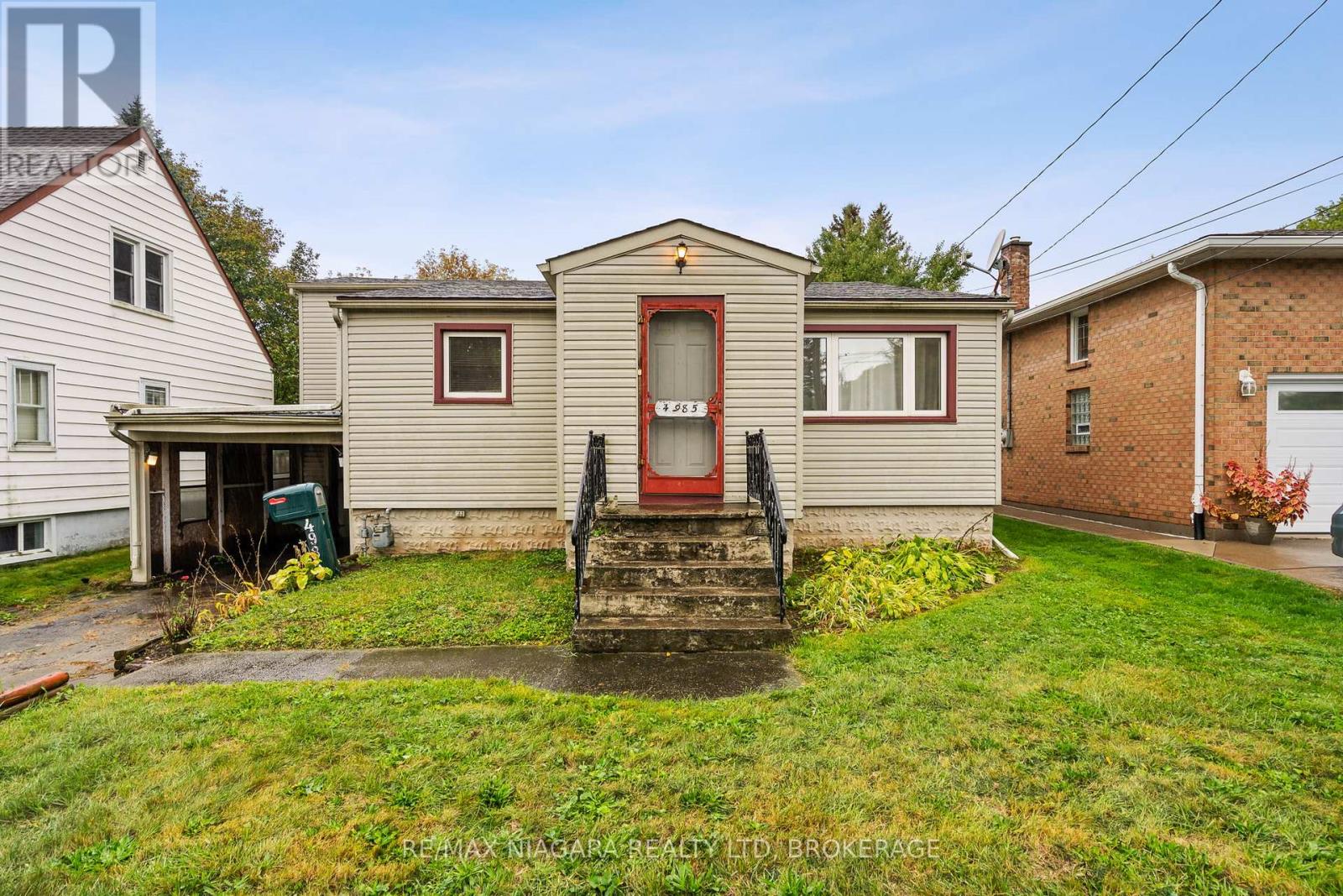 4985 Kingston Avenue, Niagara Falls, Ontario  L2E 5B3 - Photo 1 - X12454141