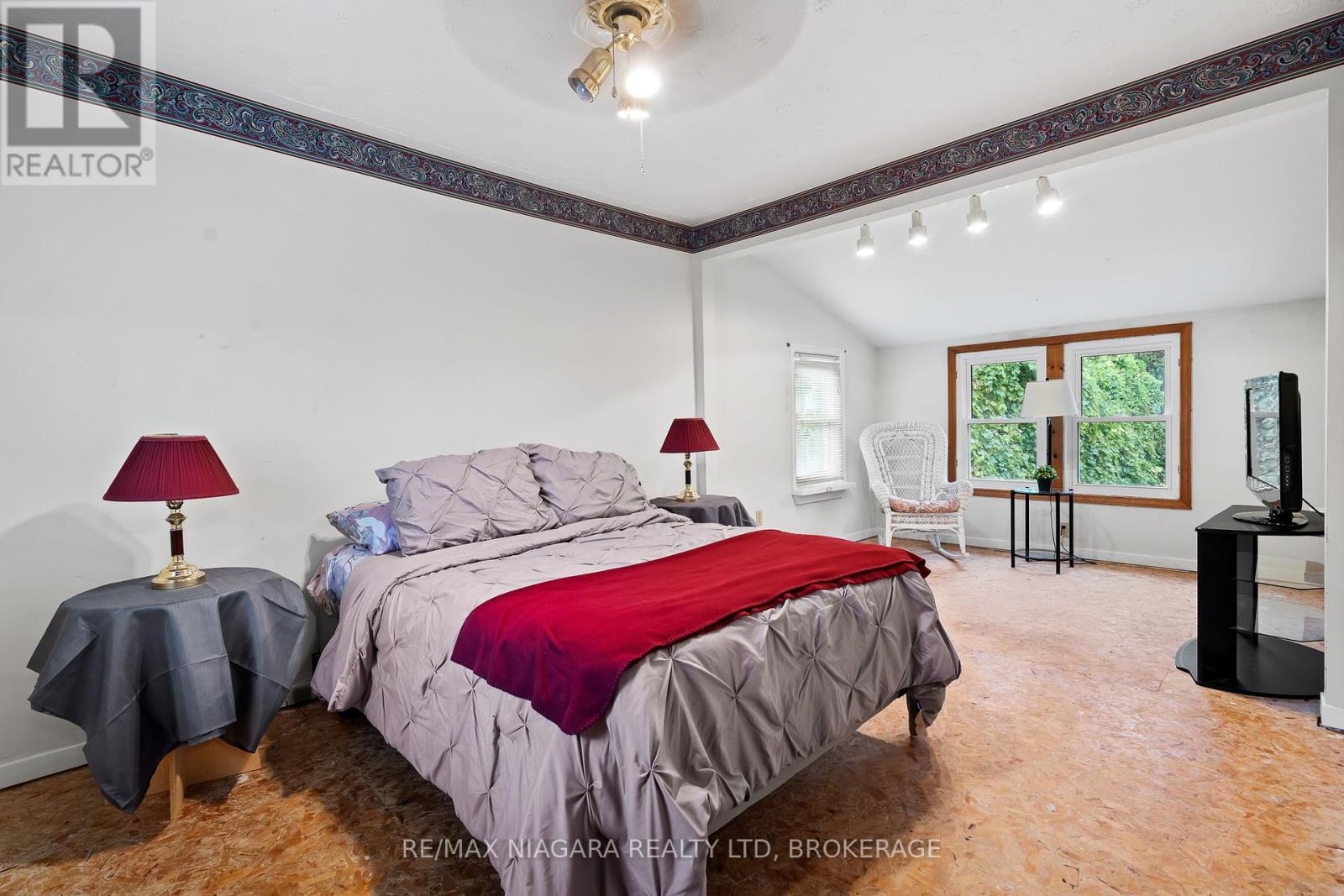 4985 Kingston Avenue, Niagara Falls, Ontario  L2E 5B3 - Photo 16 - X12454141