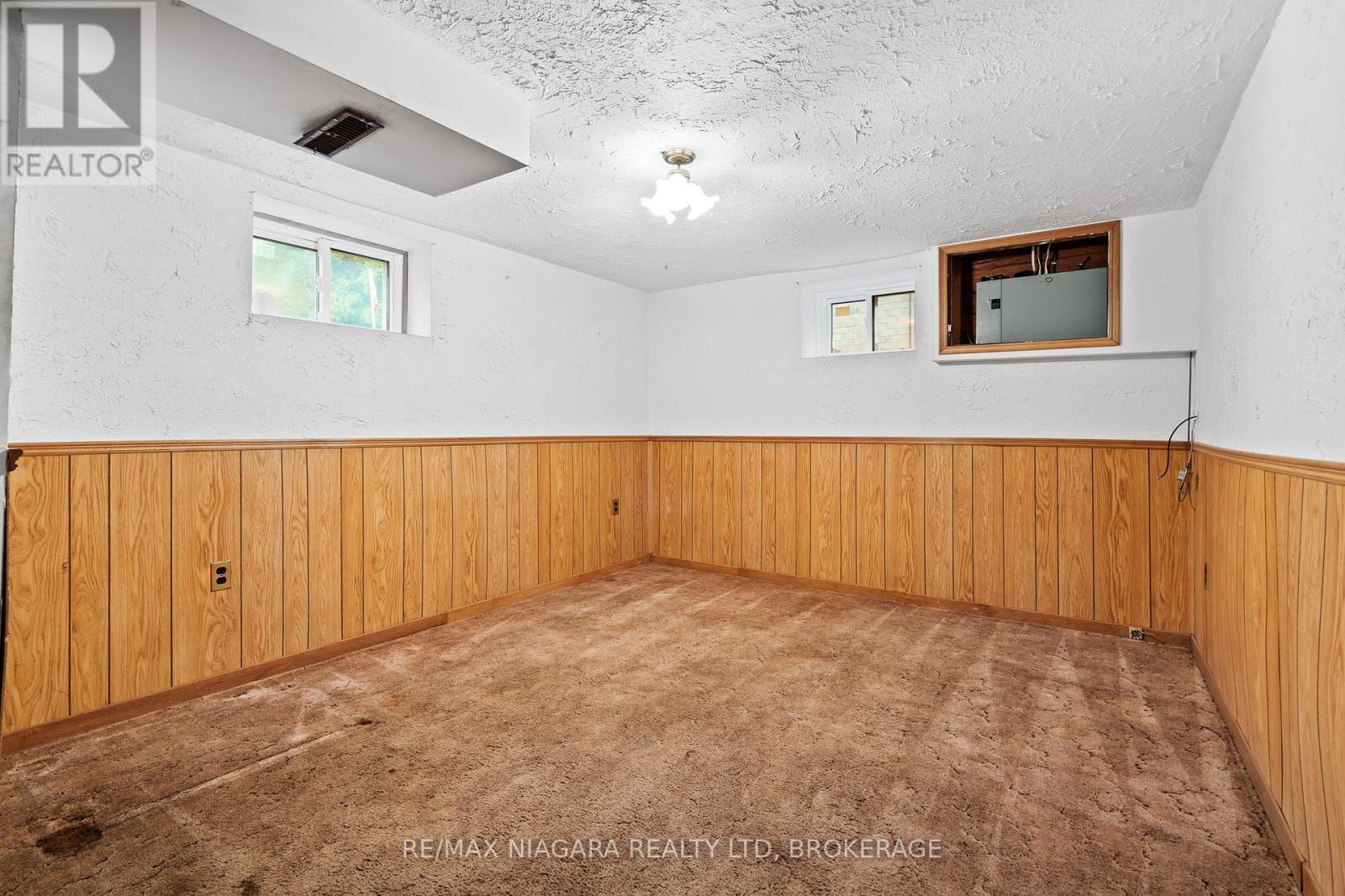 4985 Kingston Avenue, Niagara Falls, Ontario  L2E 5B3 - Photo 18 - X12454141