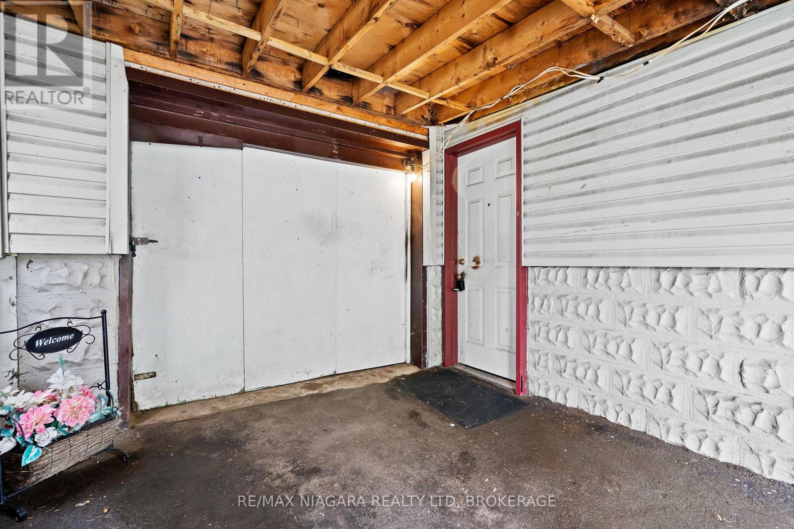 4985 Kingston Avenue, Niagara Falls, Ontario  L2E 5B3 - Photo 6 - X12454141
