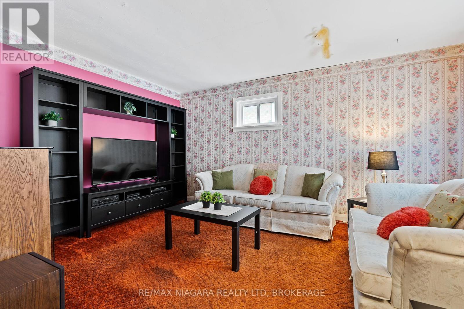 4985 Kingston Avenue, Niagara Falls, Ontario  L2E 5B3 - Photo 8 - X12454141