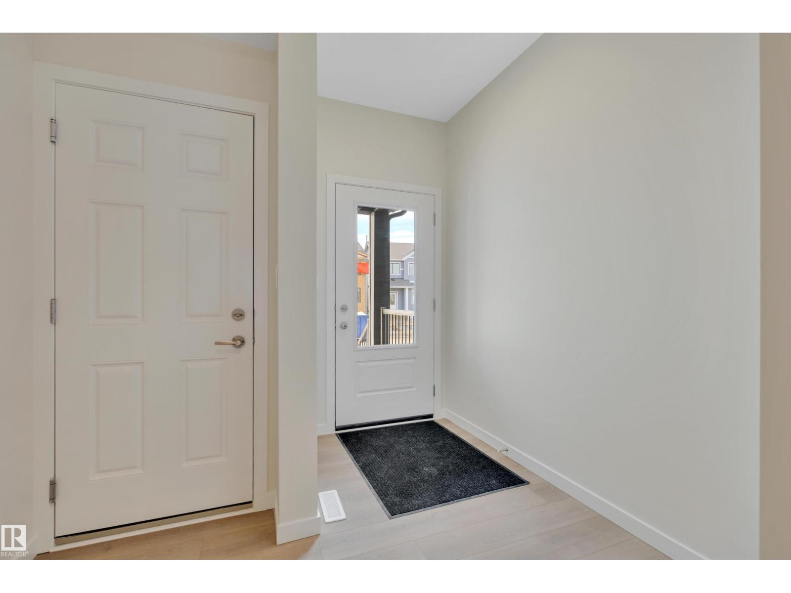 9104 Elves Lo Nw, Edmonton, Alberta  T6M 3G2 - Photo 5 - E4452307