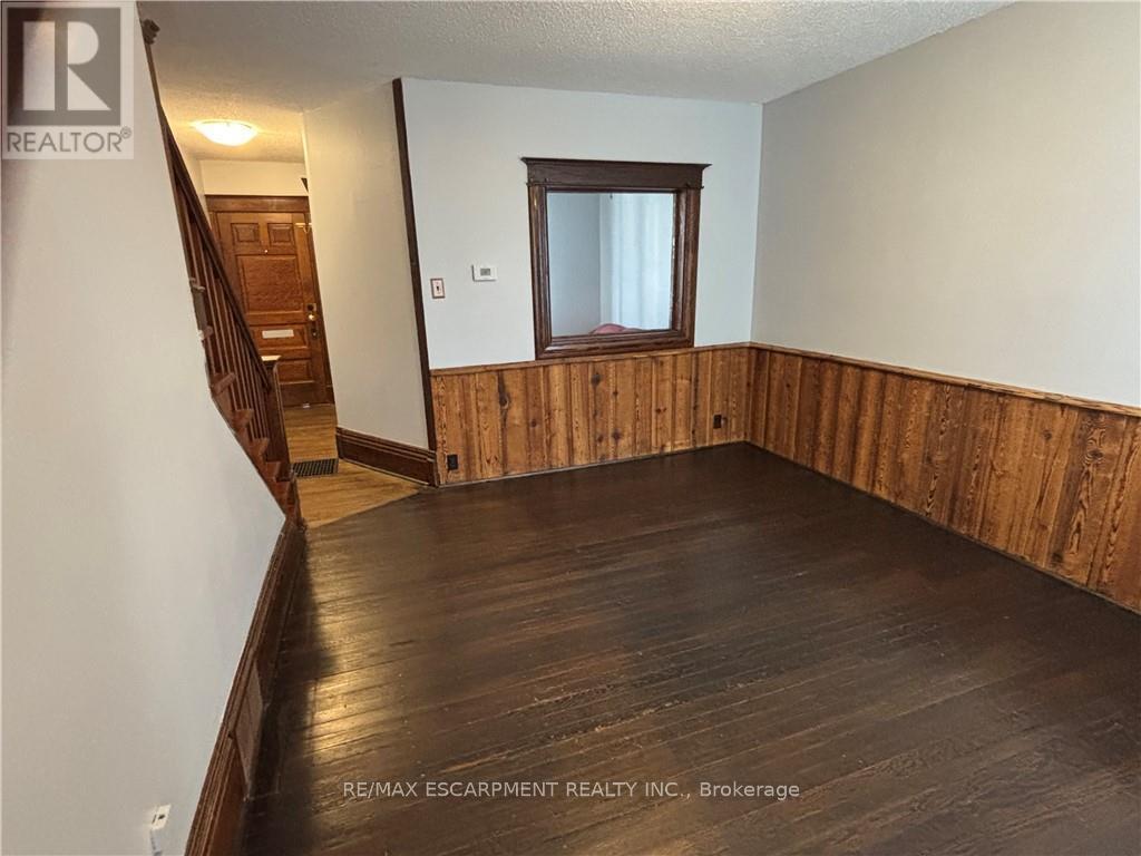 463 East Main Street, Welland, Ontario  L3B 3X7 - Photo 10 - X12453972