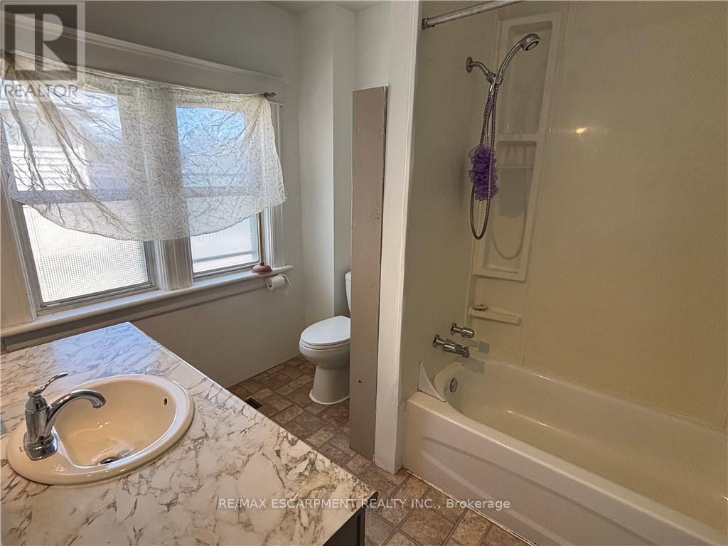 463 East Main Street, Welland, Ontario  L3B 3X7 - Photo 13 - X12453972