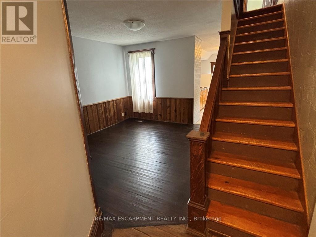 463 East Main Street, Welland, Ontario  L3B 3X7 - Photo 7 - X12453972