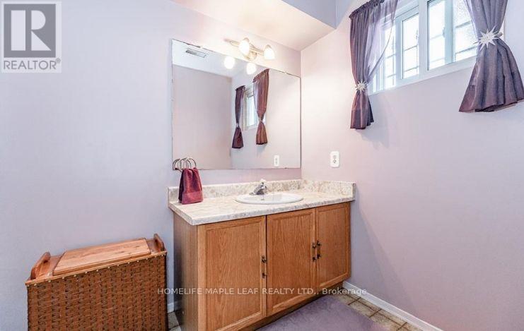 42 Newbury Drive, Kitchener, Ontario  N2N 2X6 - Photo 33 - X12453973