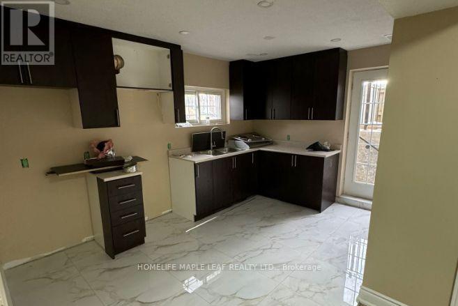 42 Newbury Drive, Kitchener, Ontario  N2N 2X6 - Photo 34 - X12453973