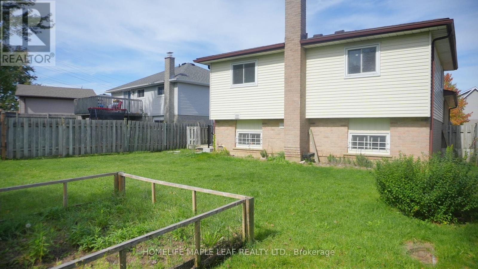 42 Newbury Drive, Kitchener, Ontario  N2N 2X6 - Photo 4 - X12453973