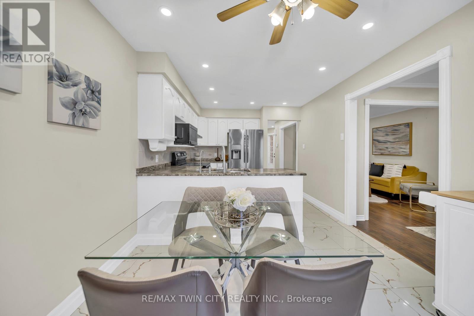 171 Resurrection Drive, Kitchener, Ontario  N2N 3H1 - Photo 14 - X12454073