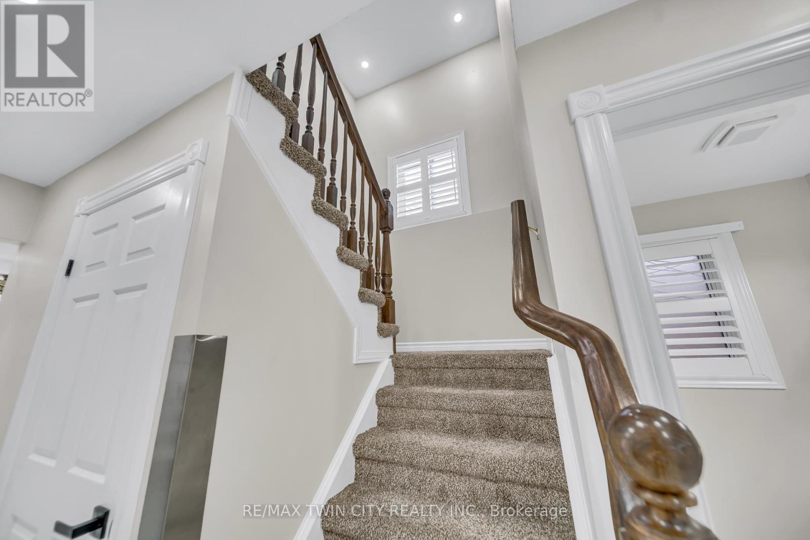 171 Resurrection Drive, Kitchener, Ontario  N2N 3H1 - Photo 19 - X12454073