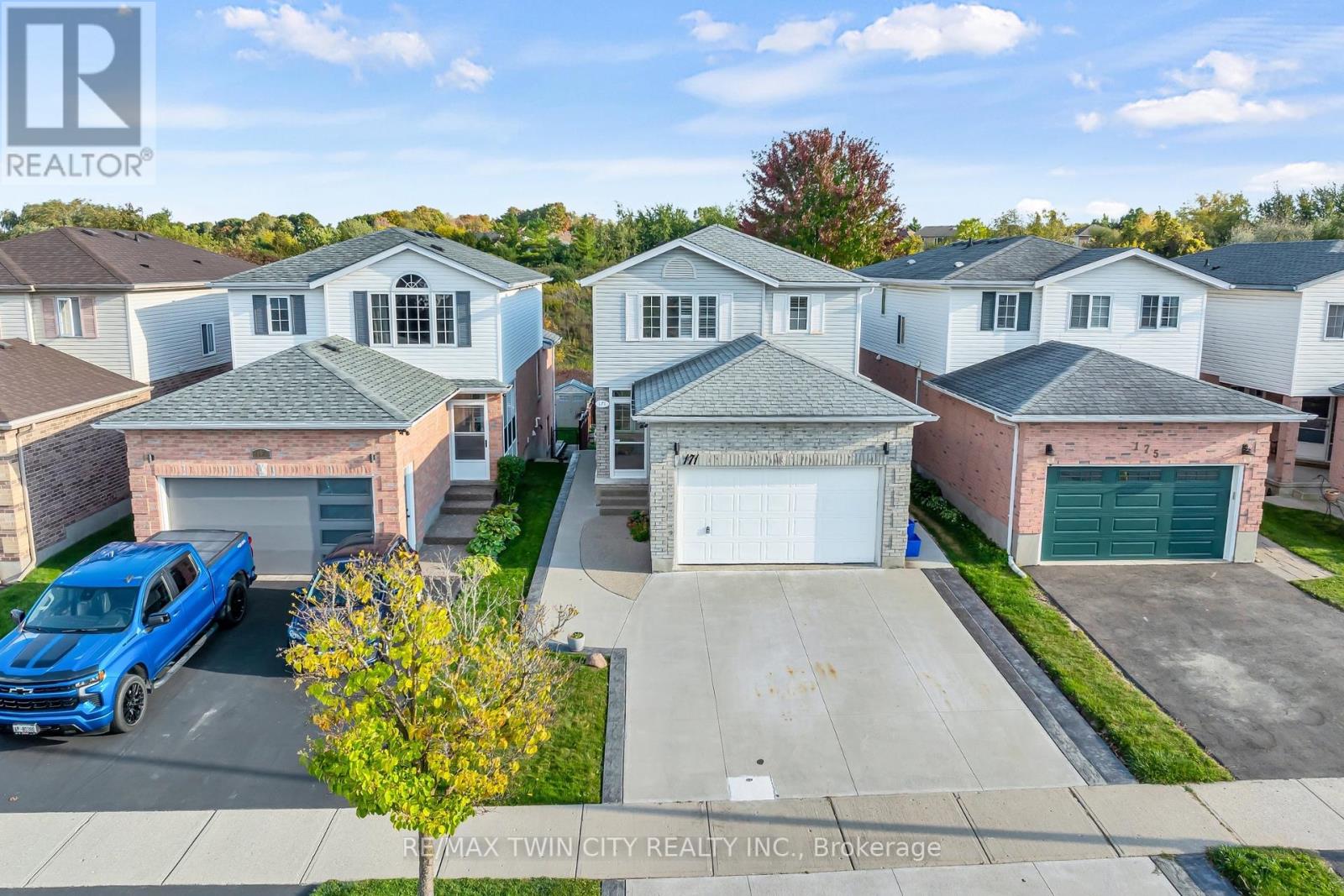 171 Resurrection Drive, Kitchener, Ontario  N2N 3H1 - Photo 2 - X12454073