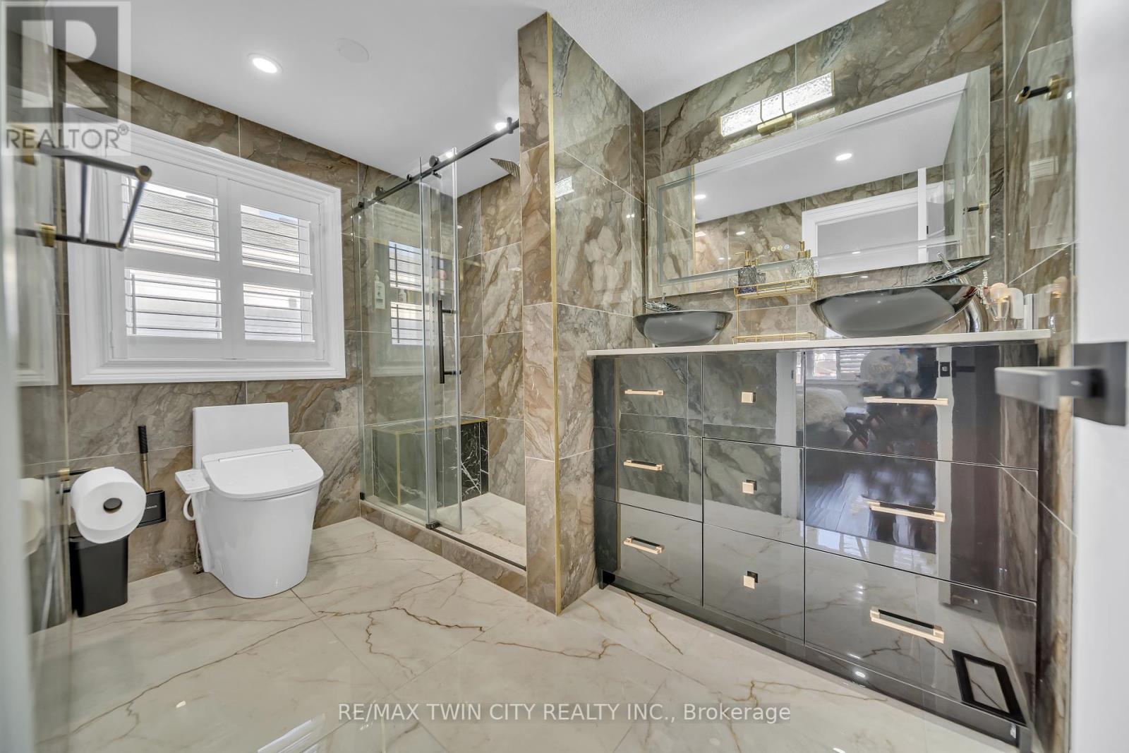 171 Resurrection Drive, Kitchener, Ontario  N2N 3H1 - Photo 24 - X12454073