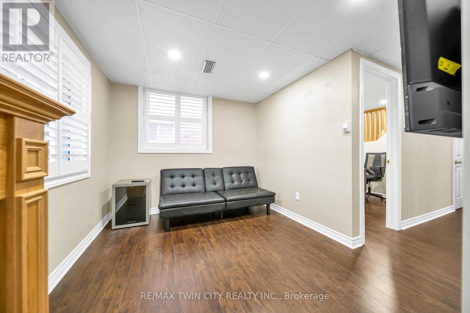 171 Resurrection Drive, Kitchener, Ontario  N2N 3H1 - Photo 31 - X12454073
