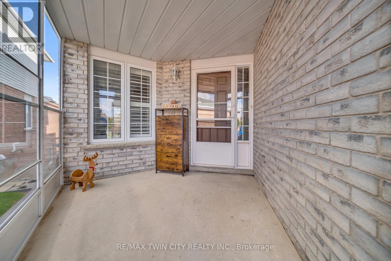 171 Resurrection Drive, Kitchener, Ontario  N2N 3H1 - Photo 6 - X12454073
